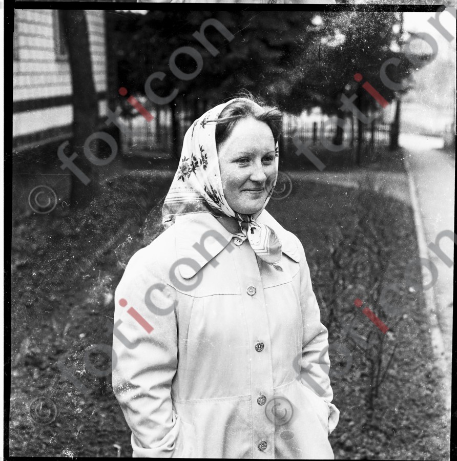 Junge Frau | Young Woman - Foto Harder-003_Div6x6Bild010.jpg | foticon.de - Bilddatenbank für Motive aus Geschichte und Kultur